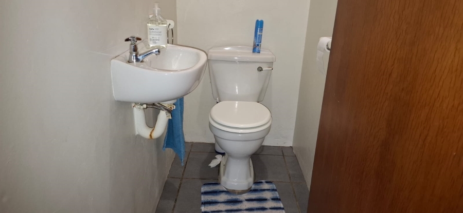 5 Bedroom Property for Sale in Nahoon Beach Eastern Cape